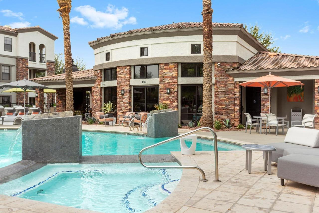 Cozysuites Glendale By The Stadium With Pool 01 Экстерьер фото