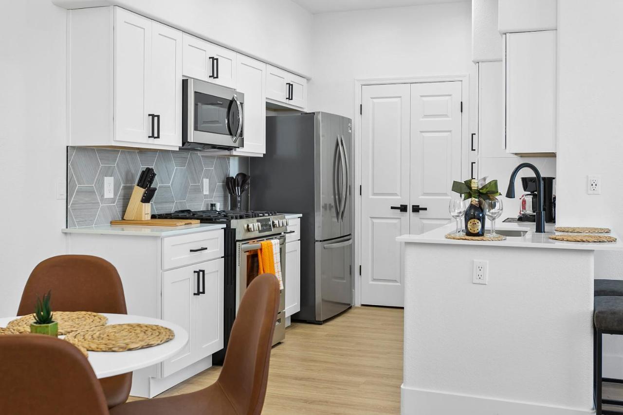 Cozysuites Glendale By The Stadium With Pool 01 Экстерьер фото