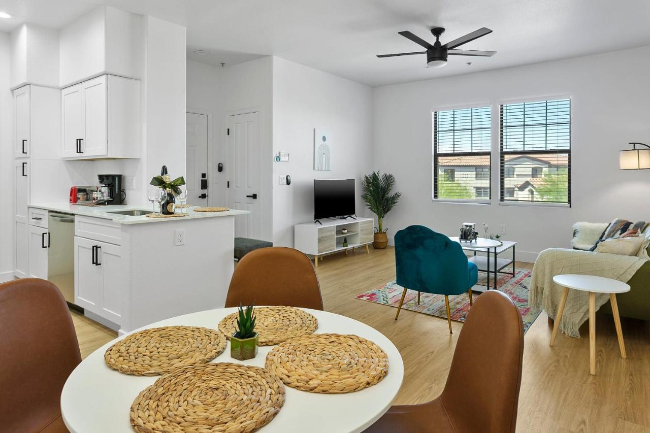 Cozysuites Glendale By The Stadium With Pool 01 Экстерьер фото